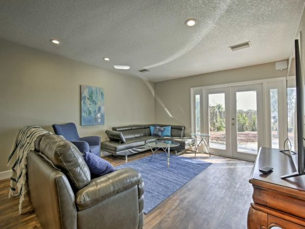 Tampa 4 Bedroom Home with Beautiful Lake View
