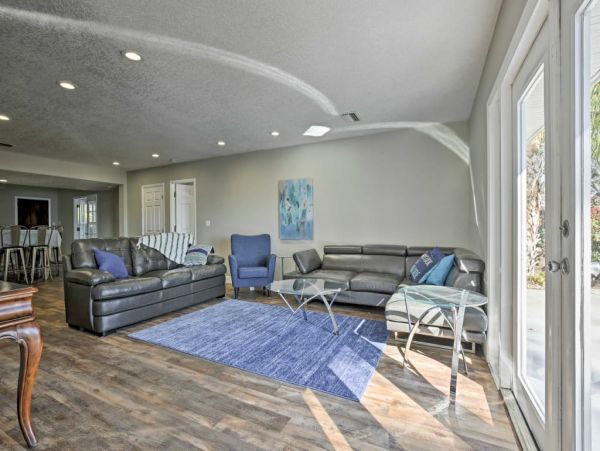 Tampa 4 Bedroom Home with Beautiful Lake View