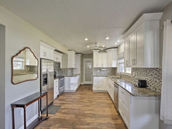 Tampa 4 Bedroom Home with Beautiful Lake View