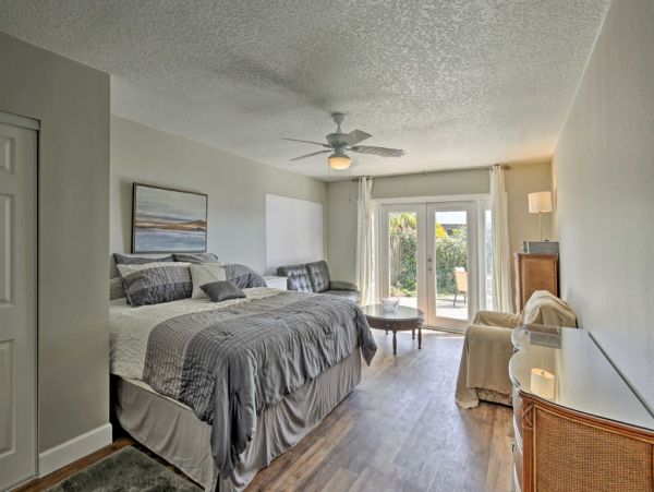 Tampa 4 Bedroom Home with Beautiful Lake View