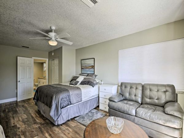 Tampa 4 Bedroom Home with Beautiful Lake View