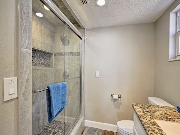 Tampa 4 Bedroom Home with Beautiful Lake View