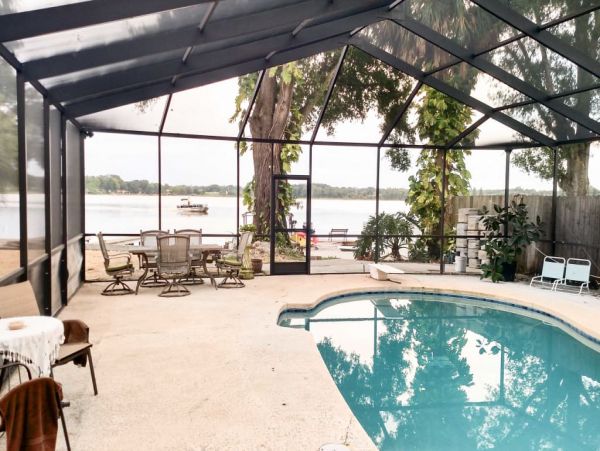 Tampa 4 Bedroom Home with Beautiful Lake View