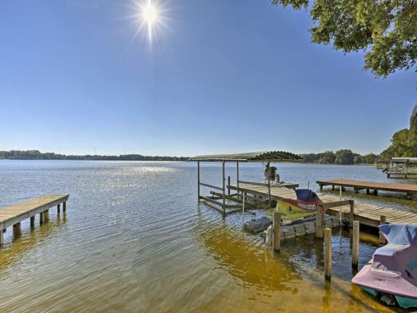 Tampa 4 Bedroom Home with Beautiful Lake View
