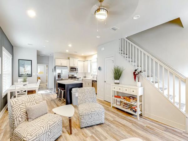 Charming Vacation Home Rental on Pensacola Sleeps 8 Guests