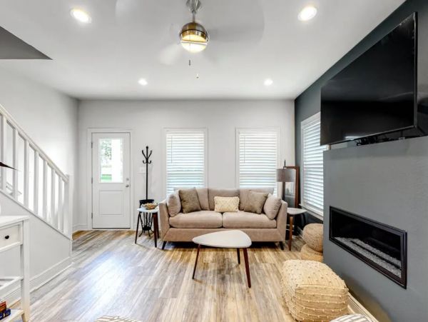 Charming Vacation Home Rental on Pensacola Sleeps 8 Guests