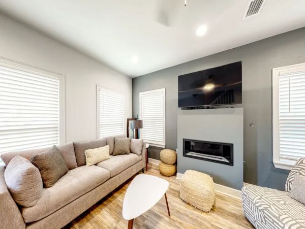 Charming Vacation Home Rental on Pensacola Sleeps 8 Guests