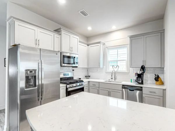 Charming Vacation Home Rental on Pensacola Sleeps 8 Guests