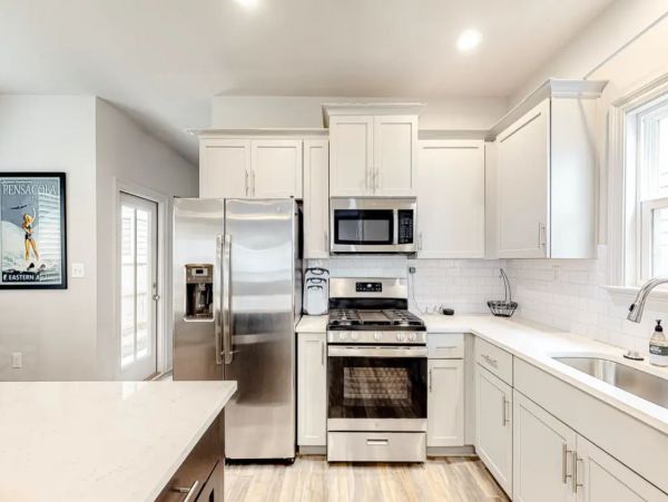 Charming Vacation Home Rental on Pensacola Sleeps 8 Guests
