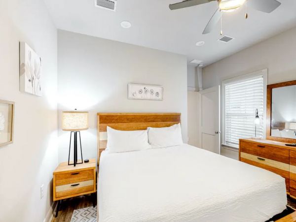 Charming Vacation Home Rental on Pensacola Sleeps 8 Guests