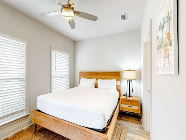Charming Vacation Home Rental on Pensacola Sleeps 8 Guests