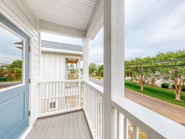 Charming Vacation Home Rental on Pensacola Sleeps 8 Guests