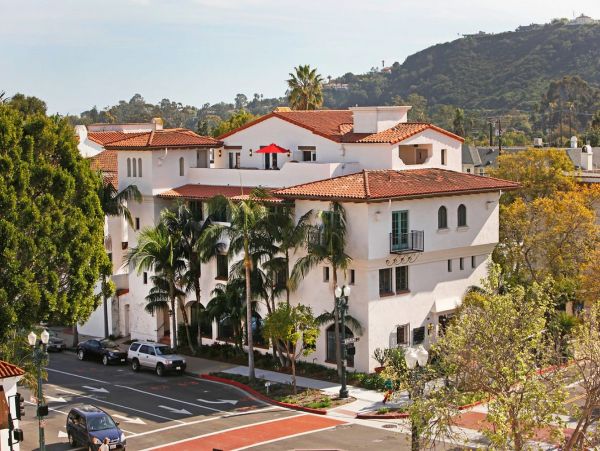 Fabulous 2 Bedroom Condo in Santa Barbara CA with Great View