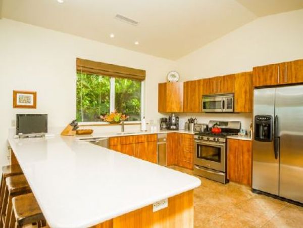 Maui Four Bedroom Vacation Home with Private Pool & Hot Tub