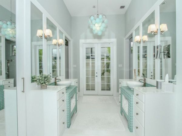 Short Walk to Beach Naples Vacation Home Private Caged Pool