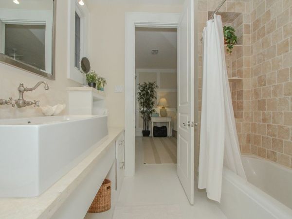 Short Walk to Beach Naples Vacation Home Private Caged Pool