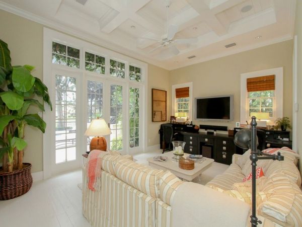 Short Walk to Beach Naples Vacation Home Private Caged Pool