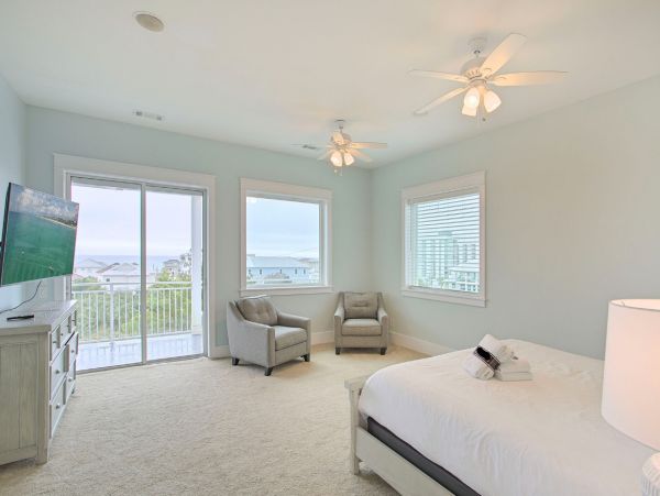 Short Walk to Beach Miramar Vacation Home Private Pool