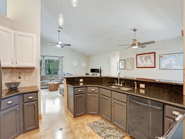 Private Caged Pool Cape Coral Vacation Home Three Bedroom