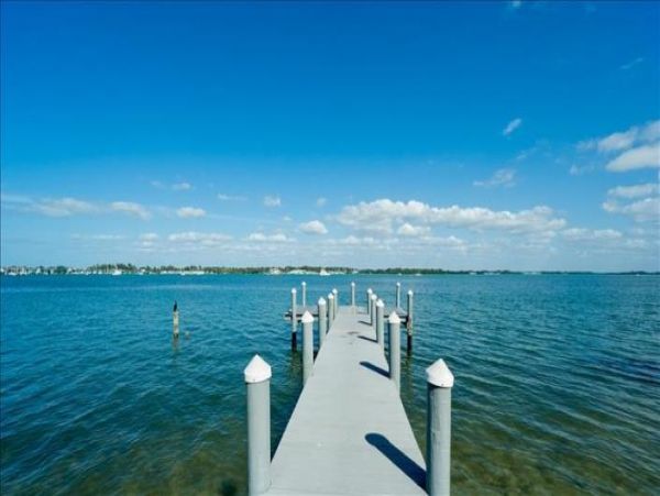 Bayfront condo 300 feet to Gulf of Mexico Beach
