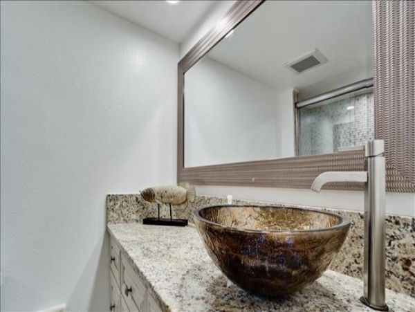 Bayfront condo 300 feet to Gulf of Mexico Beach