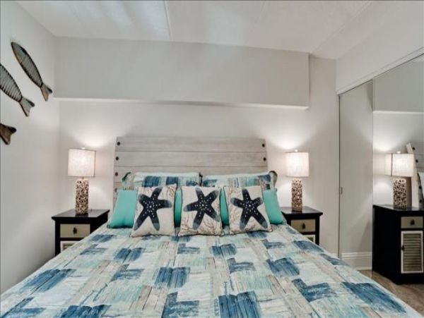 Bayfront condo 300 feet to Gulf of Mexico Beach