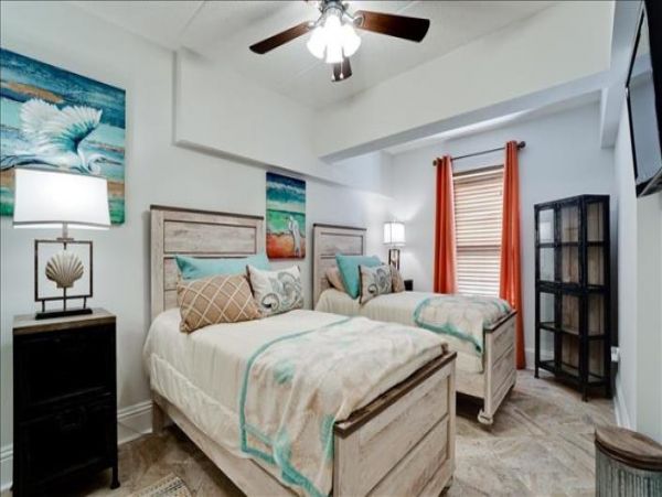 Bayfront condo 300 feet to Gulf of Mexico Beach