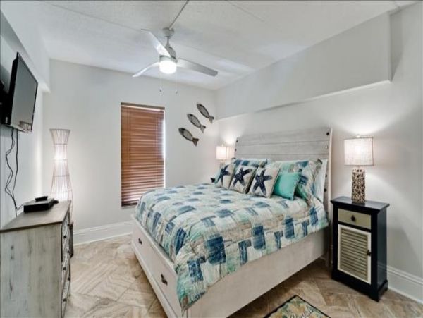 Bayfront condo 300 feet to Gulf of Mexico Beach