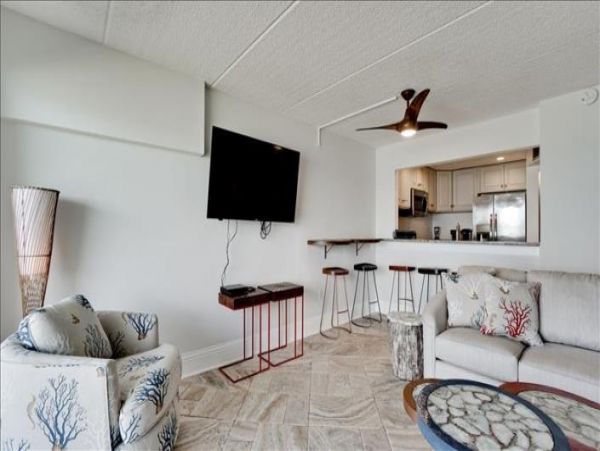Bayfront condo 300 feet to Gulf of Mexico Beach