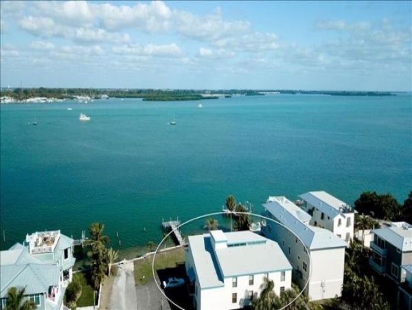 Bayfront condo 300 feet to Gulf of Mexico Beach
