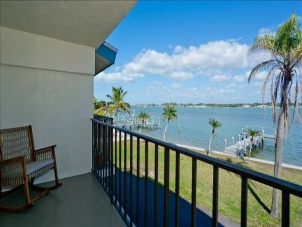 Bayfront condo 300 feet to Gulf of Mexico Beach
