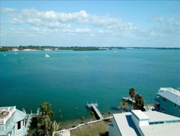 Bayfront condo 300 feet to Gulf of Mexico Beach