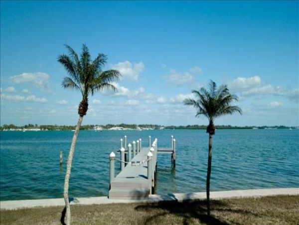 Bayfront condo 300 feet to Gulf of Mexico Beach