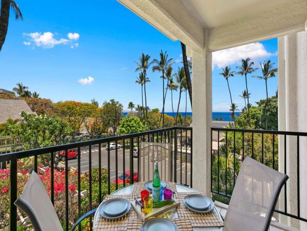 Short Walk to Beach Kihei Vacation Condo Two Bedroom