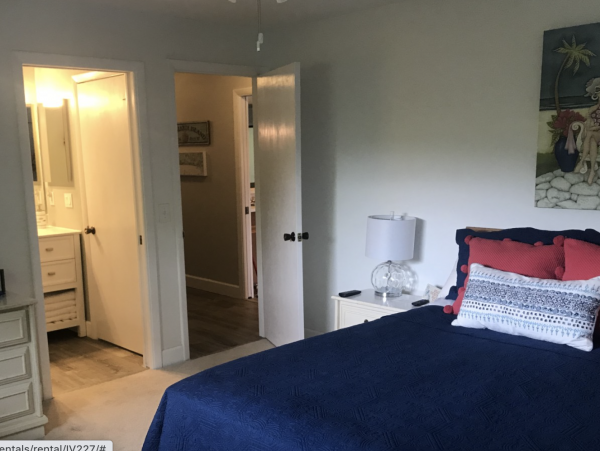 Walk to Beach Vacation Condo 2 bedrooms Holmes Beach