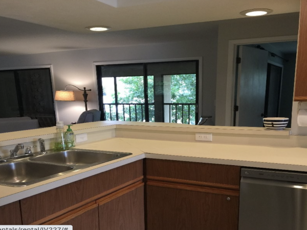 Walk to Beach Vacation Condo 2 bedrooms Holmes Beach