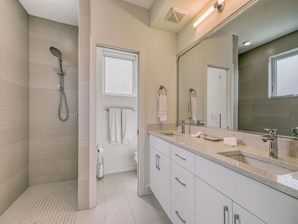 Short Walk to Beach Siesta Key Vacation Home with Pool