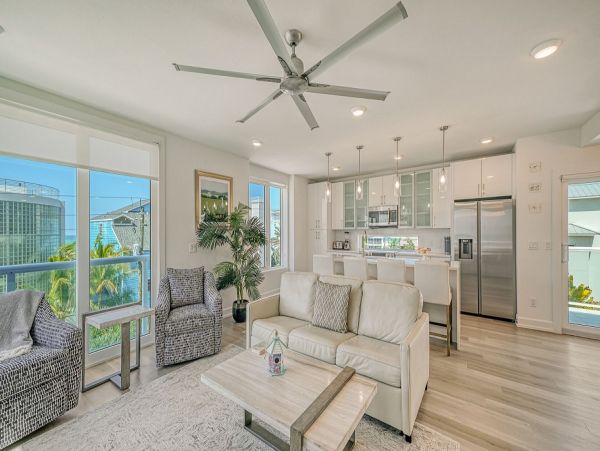 Short Walk to Beach Siesta Key Vacation Home with Pool
