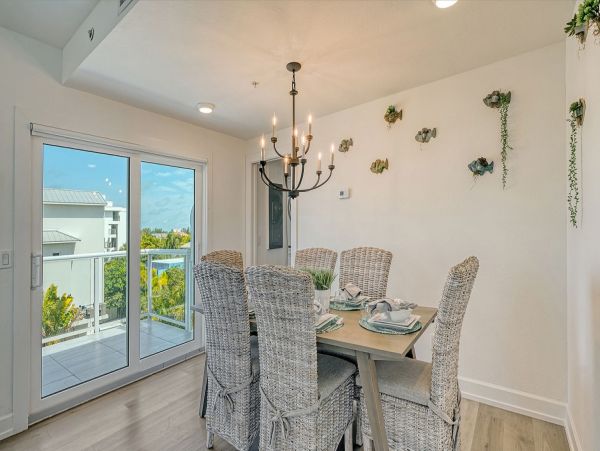 Short Walk to Beach Siesta Key Vacation Home with Pool