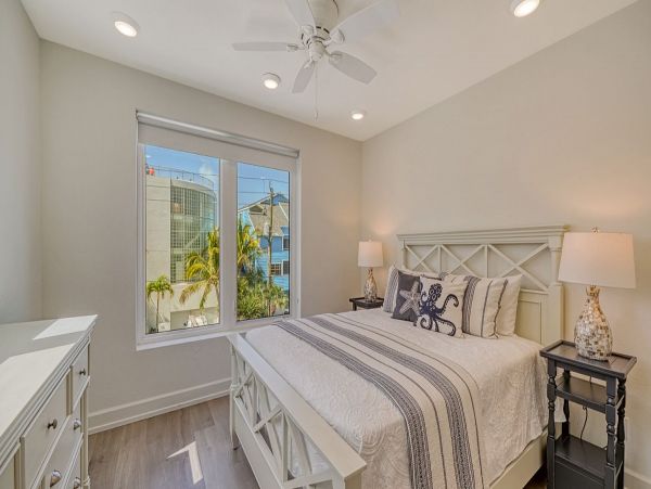 Short Walk to Beach Siesta Key Vacation Home with Pool