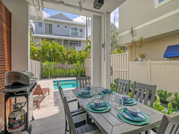 Short Walk to Beach Siesta Key Vacation Home with Pool