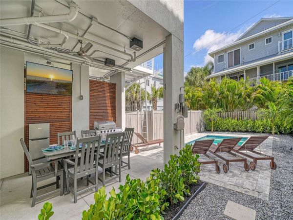 Short Walk to Beach Siesta Key Vacation Home with Pool