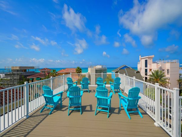 Short Walk to Beach Siesta Key Vacation Home with Pool