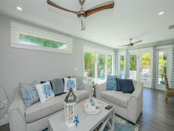 Holmes Beach 3 Bedroom Vacation Duplex With Pool & Spa