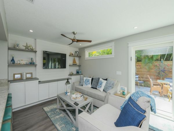 Holmes Beach 3 Bedroom Vacation Duplex With Pool & Spa