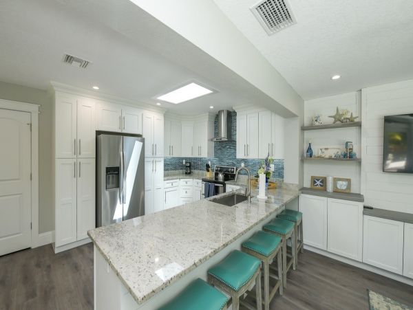 Holmes Beach 3 Bedroom Vacation Duplex With Pool & Spa