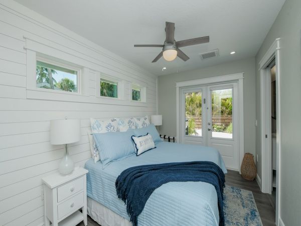 Holmes Beach 3 Bedroom Vacation Duplex With Pool & Spa