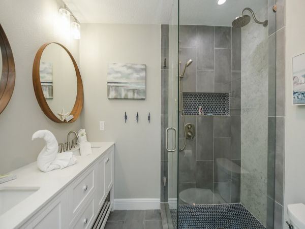 Holmes Beach 3 Bedroom Vacation Duplex With Pool & Spa