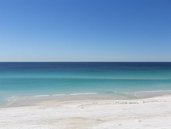 3 Bedroom Vacation Home with pool, 5 min walk to Beach