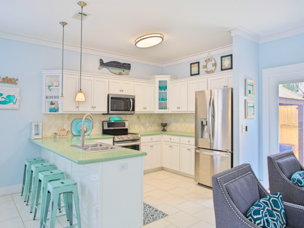 3 Bedroom Vacation Home with pool, 5 min walk to Beach